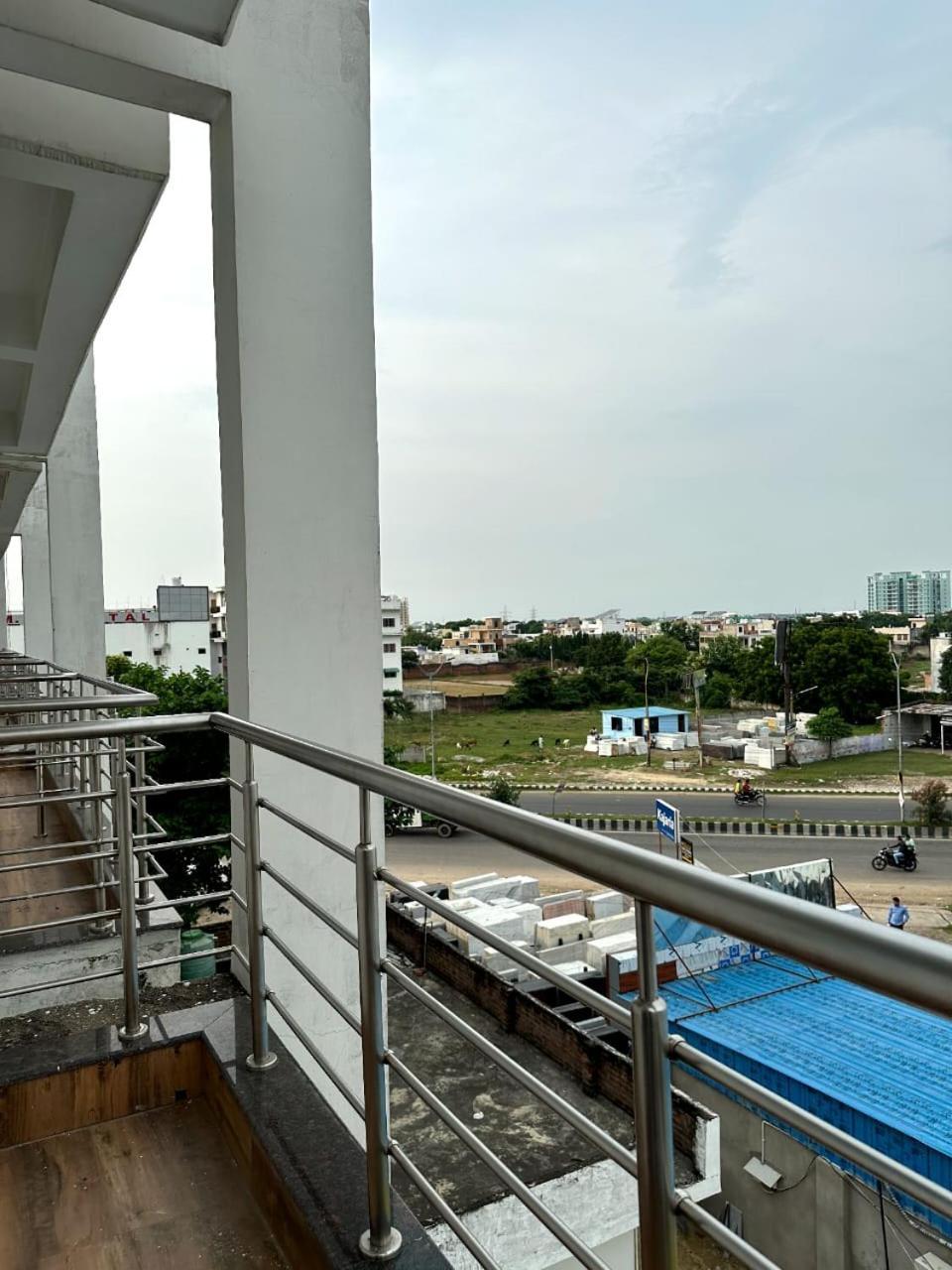 Grand Pearl Hotel & Banquet Lucknow Exterior foto